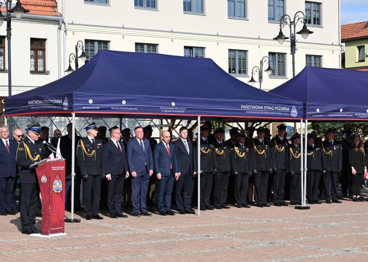 Dzień Strażaka w Żorach – uroczystości z wręczeniem awansów, odznaczeń i medali oraz gratulacje od władz miasta i regionu / fot. KM PSP Żory
