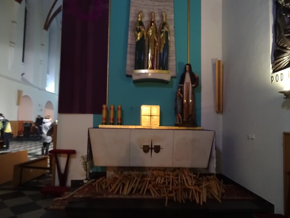 W piątkowy wieczór (23.03.) na trasę wielu polskich miast, w tym Żor, wyruszyli uczestnicy Ekstremalnej Drogi Krzyżowej. Zobaczcie naszą fotorelację.