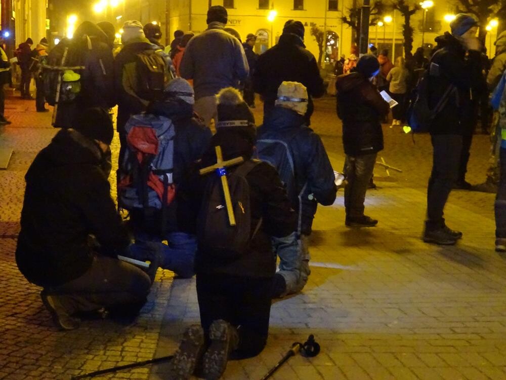 W piątkowy wieczór (23.03.) na trasę wielu polskich miast, w tym Żor, wyruszyli uczestnicy Ekstremalnej Drogi Krzyżowej. Zobaczcie naszą fotorelację.