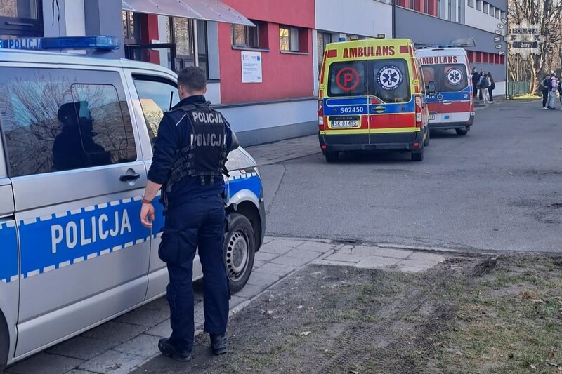 Ewakuacja uczniów w szkole w Żorach! Uczniowie trafili do szpitala
