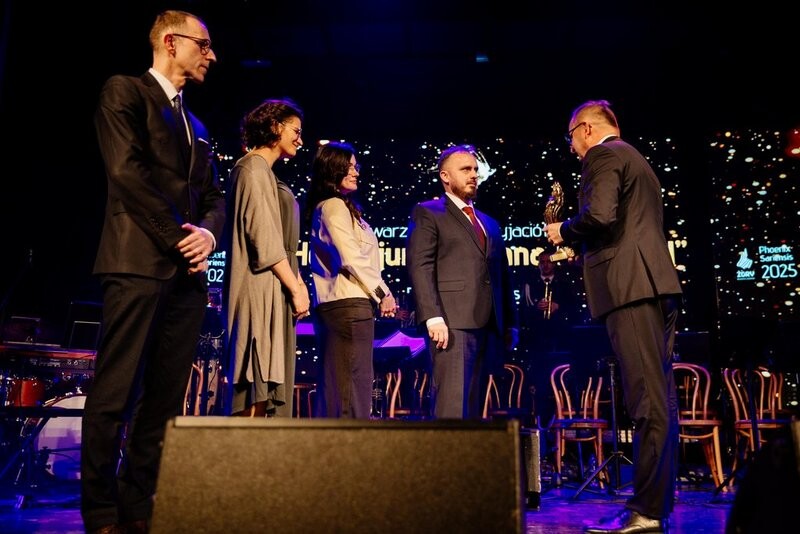 Poznaliśmy laureatów Phoenix Sariensis 2025. Nagrody otrzymali Stowarzyszenie Przyjaciół Chorych „Hospicjum” im. Jana Pawła II oraz firma AsVending / fot. Dariusz Maciejewski