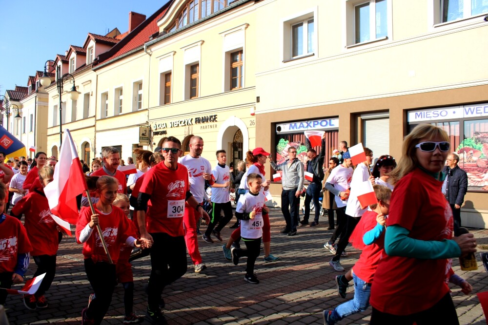 500 osób przebiegło ulicami żorskiej Starówki w ramach obchodów 100-lecia niepodległości naszego kraju. Zobaczcie zdjęcia!