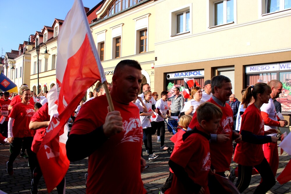 500 osób przebiegło ulicami żorskiej Starówki w ramach obchodów 100-lecia niepodległości naszego kraju. Zobaczcie zdjęcia!