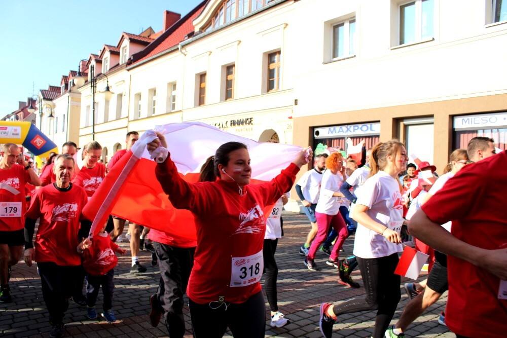 500 osób przebiegło ulicami żorskiej Starówki w ramach obchodów 100-lecia niepodległości naszego kraju. Zobaczcie zdjęcia!
