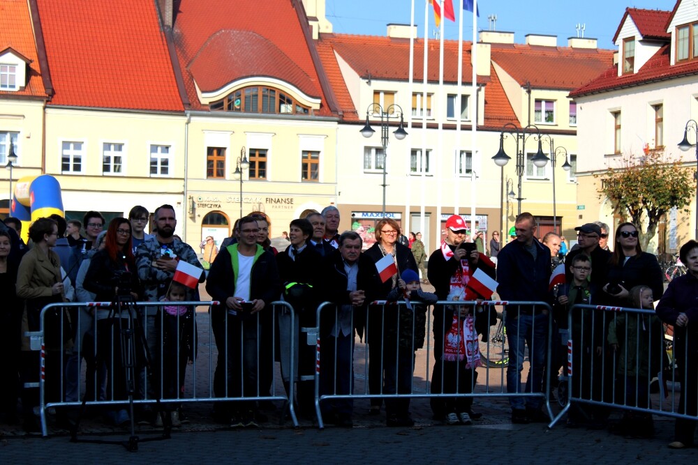500 osób przebiegło ulicami żorskiej Starówki w ramach obchodów 100-lecia niepodległości naszego kraju. Zobaczcie zdjęcia!