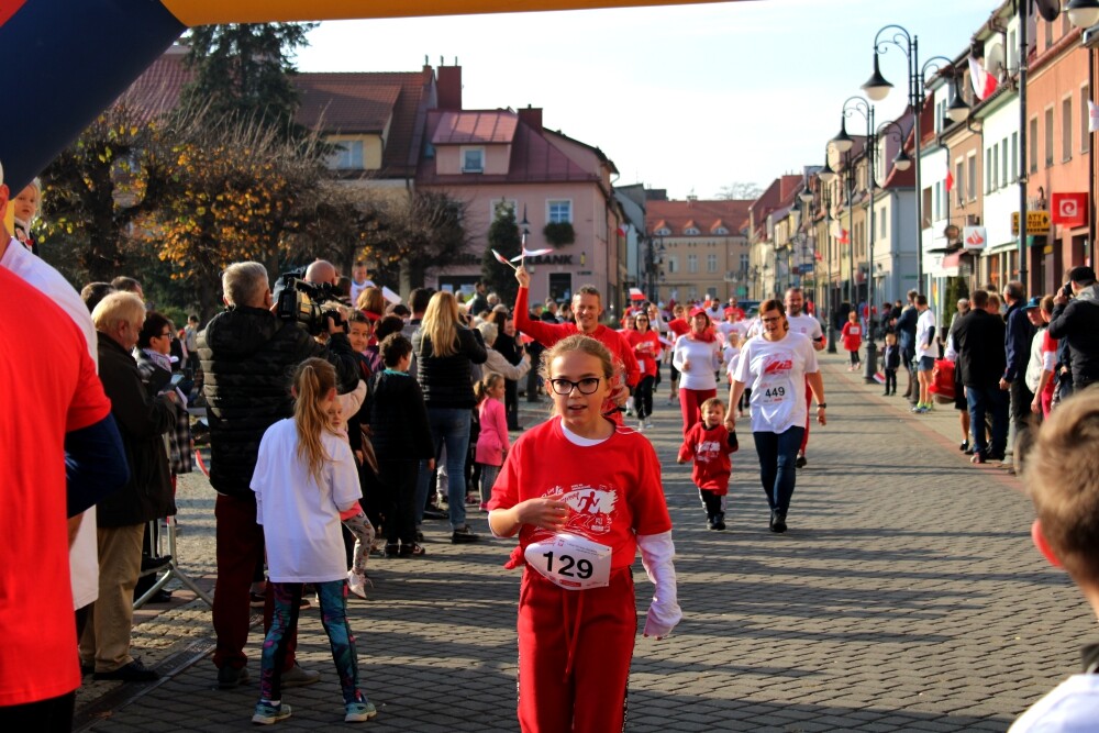 500 osób przebiegło ulicami żorskiej Starówki w ramach obchodów 100-lecia niepodległości naszego kraju. Zobaczcie zdjęcia!