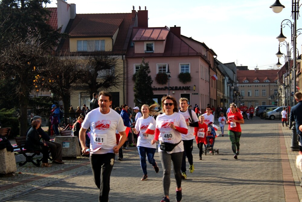 500 osób przebiegło ulicami żorskiej Starówki w ramach obchodów 100-lecia niepodległości naszego kraju. Zobaczcie zdjęcia!