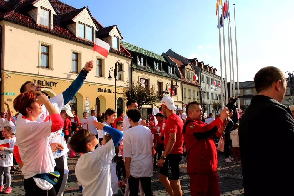 500 osób przebiegło ulicami żorskiej Starówki w ramach obchodów 100-lecia niepodległości naszego kraju. Zobaczcie zdjęcia!