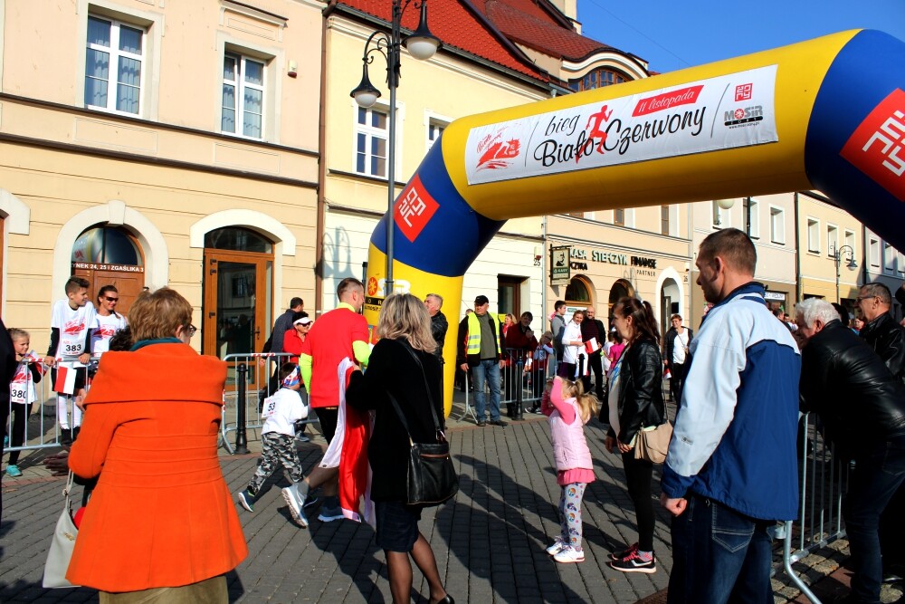 500 osób przebiegło ulicami żorskiej Starówki w ramach obchodów 100-lecia niepodległości naszego kraju. Zobaczcie zdjęcia!