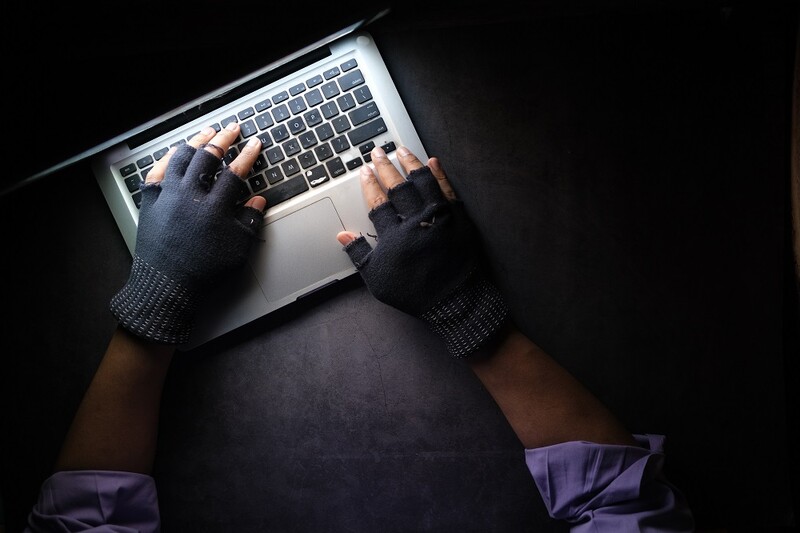 Internetowi oszuści znów atakują. 25-latce skradziono 3 tysiące złotych