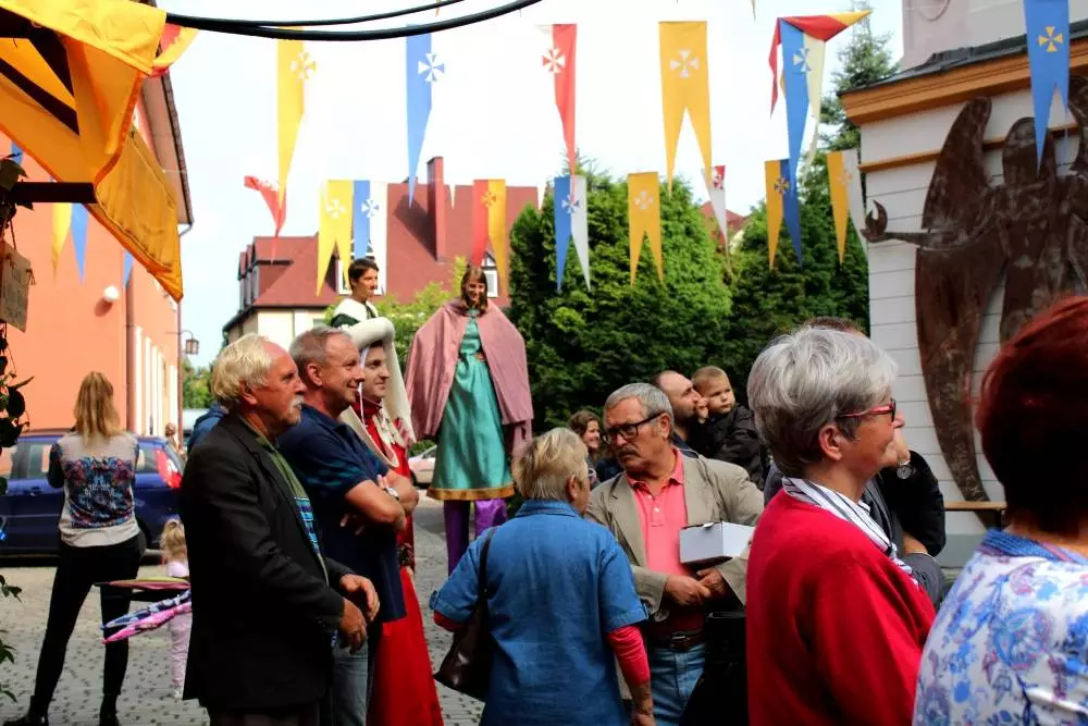 Jak co roku, w minioną sobotę (08.09.) tłumy odwiedziły średniowieczny jarmark organizowany przy kościele pw. św. Apostołów Filipa i Jakuba. Zobaczcie zdjęcia!