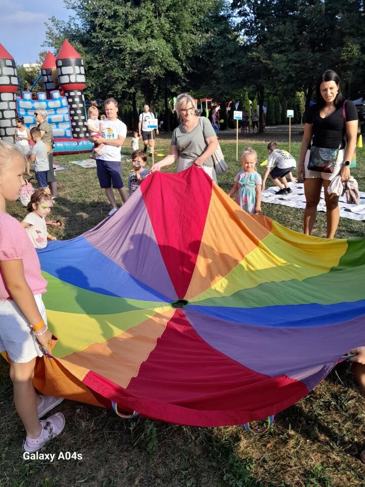 Dzieci ochoczo brały udział w bloku rekreacyjno-sportowym, przygotowanym przez MOSiR podczas Jarmarku Władysławowskiego / fot. MOSiR Żory