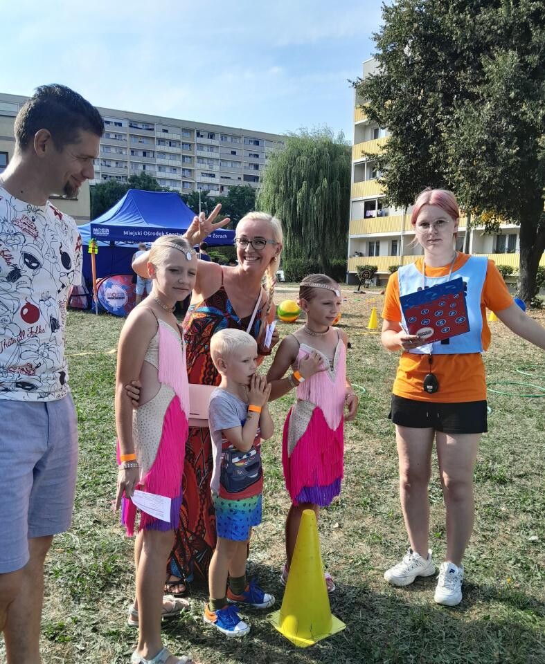 Dzieci ochoczo brały udział w bloku rekreacyjno-sportowym, przygotowanym przez MOSiR podczas Jarmarku Władysławowskiego / fot. MOSiR Żory