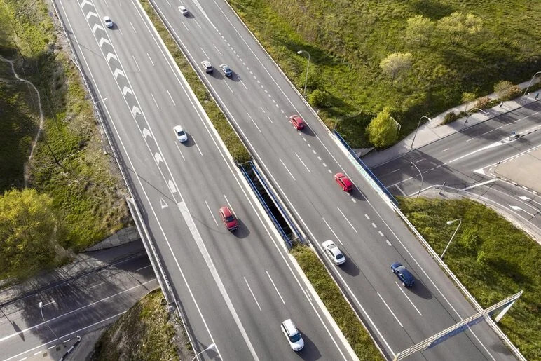 Jedziesz na urlop autostradą A2 lub A4? Pamiętaj o e-TOLL