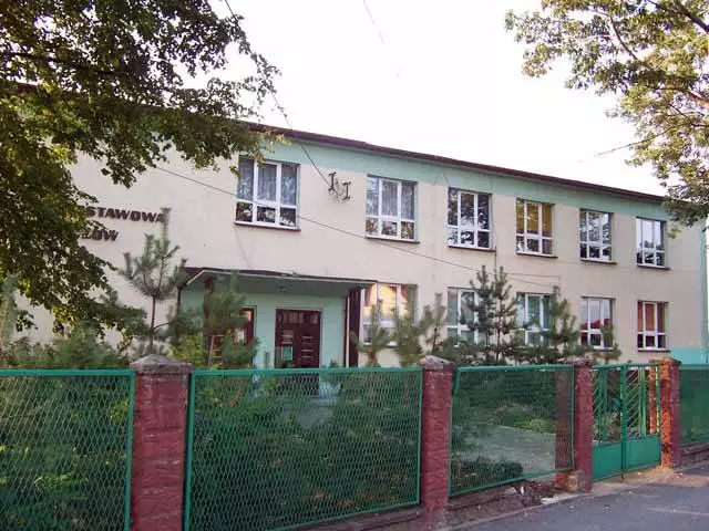 Kleszczów - Szkoła Podstawowa nr 6 (wejście) - ul. Pszczyńska