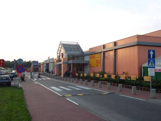 Korfantego - Hipermarket Auchan (wejście 1) - ul. Francuska