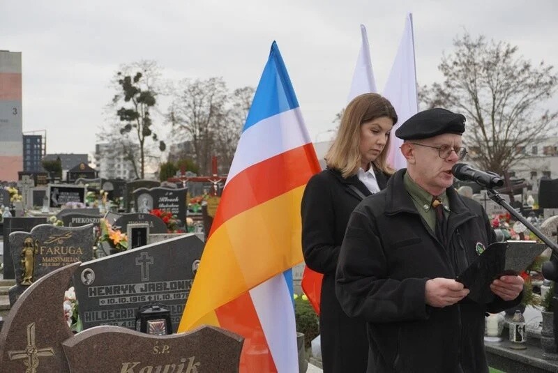 Żory uczciły 80. rocznicę marszów śmierci. Marsz Pamięci przeszedł przez miasto, zatrzymując się w miejscach pamięci ofiar tragicznych wydarzeń z 1945 roku / fot. UM Żory