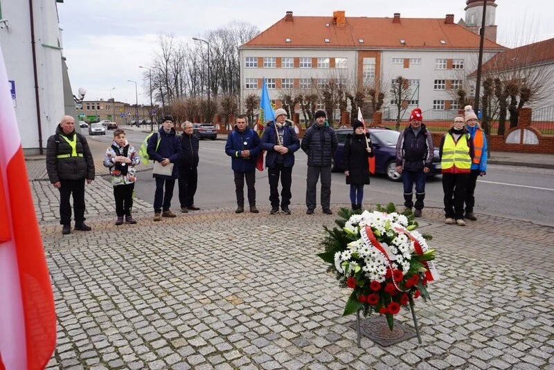 Żory uczciły 80. rocznicę marszów śmierci. Marsz Pamięci przeszedł przez miasto, zatrzymując się w miejscach pamięci ofiar tragicznych wydarzeń z 1945 roku / fot. UM Żory