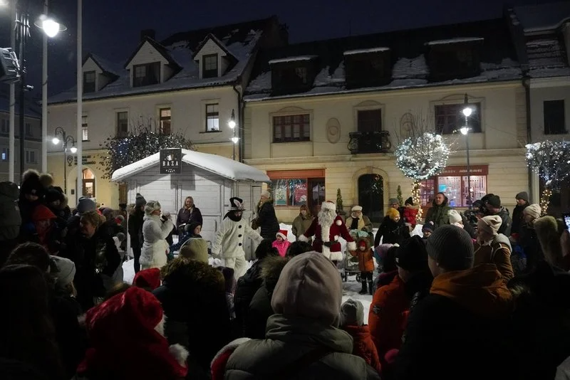 Wprost z Bieguna na żorski Rynek! Wczoraj odwiedził nas Święty Mikołaj / fot. UM Żory