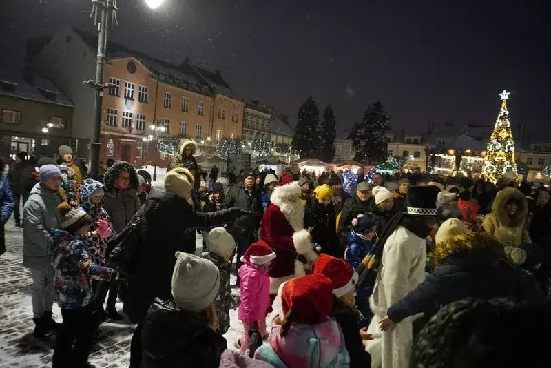 Wprost z Bieguna na żorski Rynek! Wczoraj odwiedził nas Święty Mikołaj / fot. UM Żory