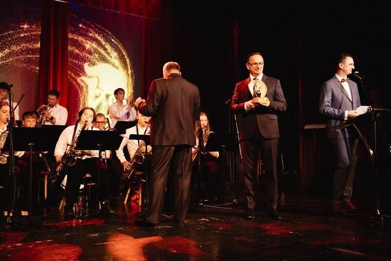 Podczas uroczystej gali w kinie „Na Starówce” już po raz dziesiąty poznaliśmy laureatów Nagrody Kulturalnej Prezydenta Miasta Żory / fot. UM Żory