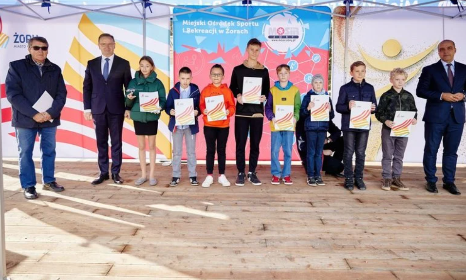 Najlepsi sportowcy oraz zapaleni rowerzyści nagrodzeni przez Prezydenta Miasta Żory / fot. UM Żory