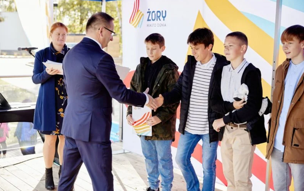 Najlepsi sportowcy oraz zapaleni rowerzyści nagrodzeni przez Prezydenta Miasta Żory / fot. UM Żory