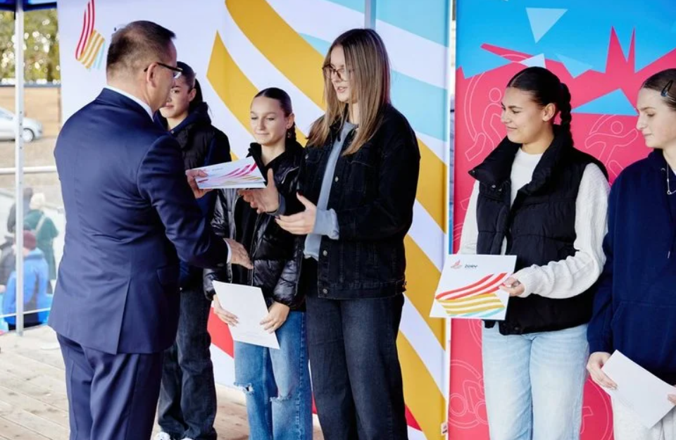 Najlepsi sportowcy oraz zapaleni rowerzyści nagrodzeni przez Prezydenta Miasta Żory / fot. UM Żory