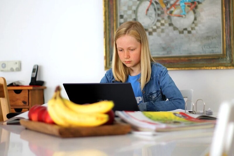 Nauczmy dzieci jak bezpiecznie korzystać z Internetu