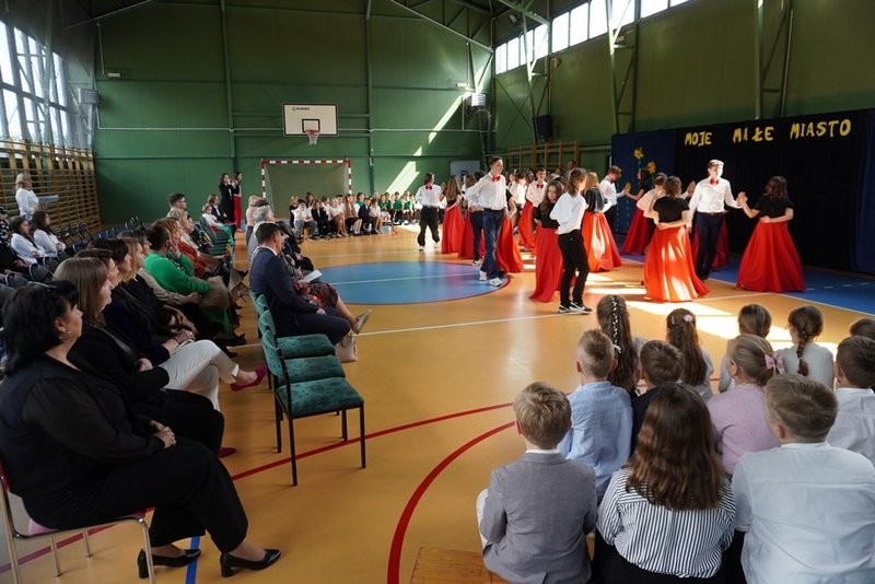 Nowy segment szkoły w Rowniu-Folwarkach oficjalnie otwarty / fot. UM Żory
