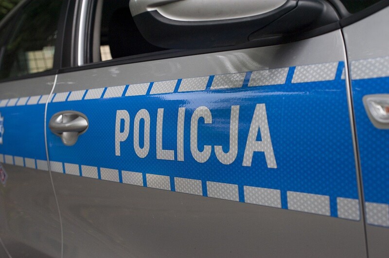 Pijany 41-latek wjechał na skrzyżowanie na czerwonym świetle. Kierował bez prawa jazdy
