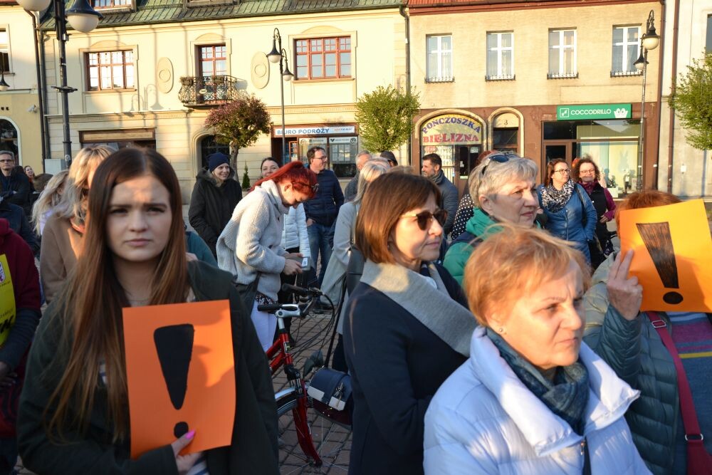 Na pikietę przyszli także uczniowie