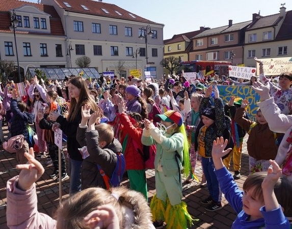 Dzieci z Żor przywitały wiosnę i wsparły osoby z Zespołem Downa / fot. UM Żory