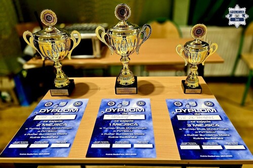 Policjanci z Żor Wicemistrzami Turnieju Służb Mundurowych w futsalu