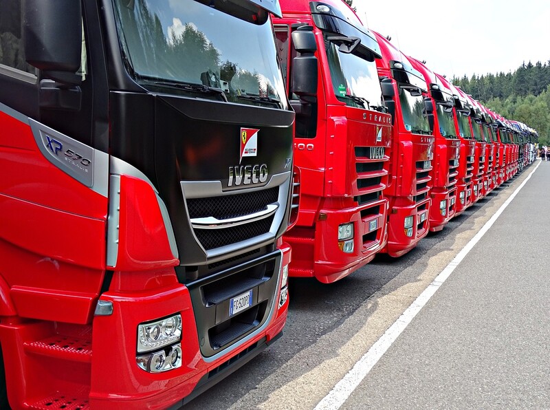 Porównanie systemów licencyjnych na transport międzynarodowy w różnych regionach świata