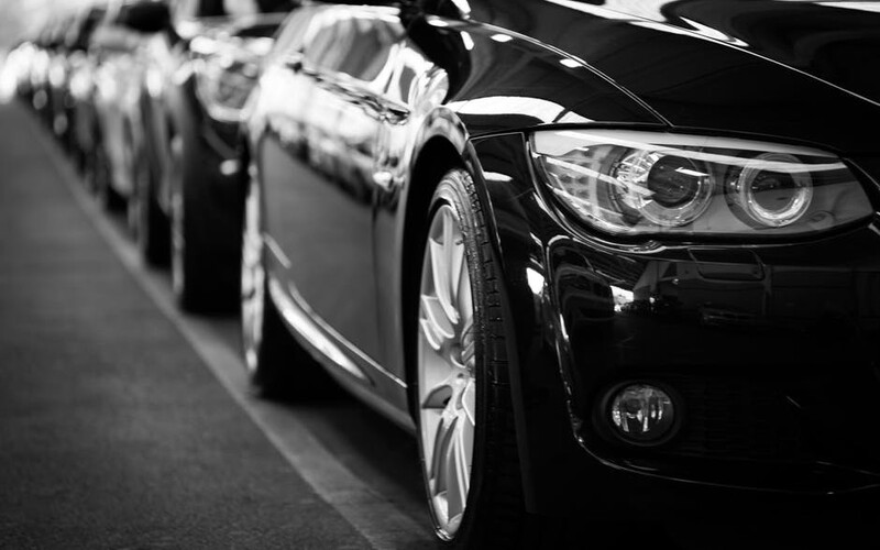 Porównywarki i kalkulatory ubezpieczeń — jakie są zalety korzystania?