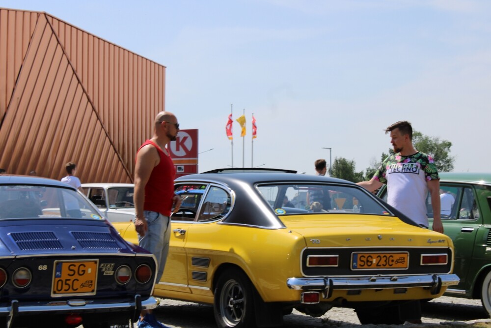 Dzisiaj fani motoryzacji i nie tylko, mieli okazję zobaczyć nieczęsto spotykane na naszych ulicach pojazdy. Klasyczne samochody przejechały przez Żory i zrobiły furorę!