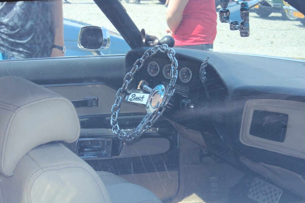 Dzisiaj fani motoryzacji i nie tylko, mieli okazję zobaczyć nieczęsto spotykane na naszych ulicach pojazdy. Klasyczne samochody przejechały przez Żory i zrobiły furorę!
