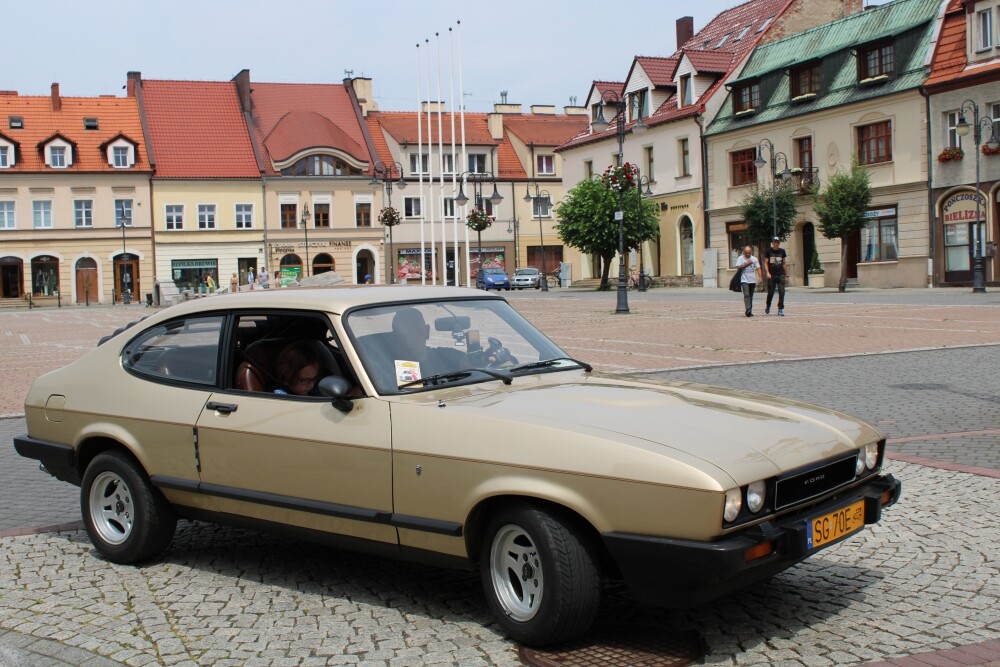 Dzisiaj fani motoryzacji i nie tylko, mieli okazję zobaczyć nieczęsto spotykane na naszych ulicach pojazdy. Klasyczne samochody przejechały przez Żory i zrobiły furorę!