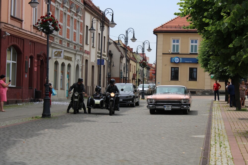 Dzisiaj fani motoryzacji i nie tylko, mieli okazję zobaczyć nieczęsto spotykane na naszych ulicach pojazdy. Klasyczne samochody przejechały przez Żory i zrobiły furorę!