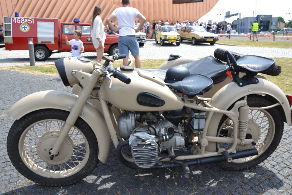 Dzisiaj fani motoryzacji i nie tylko, mieli okazję zobaczyć nieczęsto spotykane na naszych ulicach pojazdy. Klasyczne samochody przejechały przez Żory i zrobiły furorę!