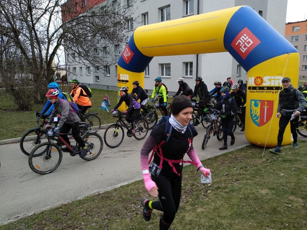 Wiatr i deszcz nie zniechęciły żorzan do udziału w kolejnej edycji rajdu wilczego.