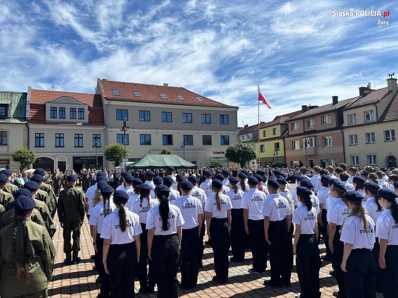 Ślubowanie klas mundurowych na żorskim Rynku [FOTO]