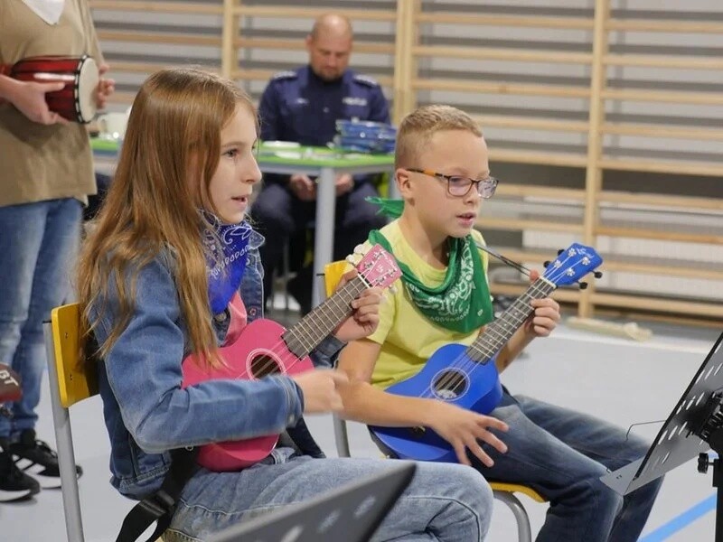 Szkoła Podstawowa nr 4 z Oddziałami Sportowymi i Mistrzostwa Sportowego im. Otylii Jędrzejczak w Żorach, angażuje się w ogólnopolski konkurs "Odblaskowa Szkoła 2024" / fot. UM Żory