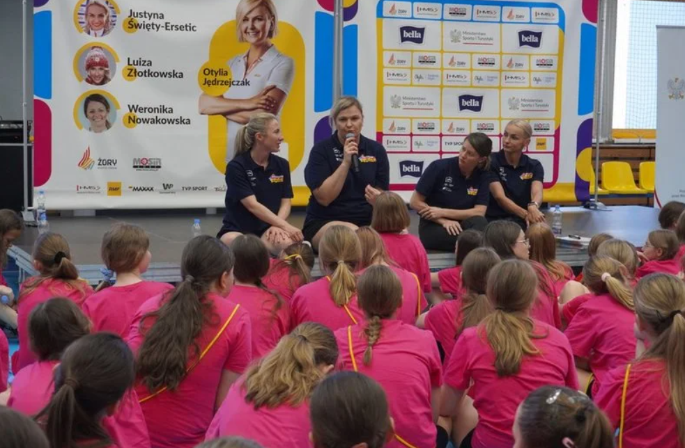 Sportowe Mistrzynie spotkały się z żorskimi uczennicami podczas wyjątkowej lekcji WF-u! / fot. UM Żory