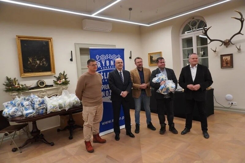 W pięknych wnętrzach Pałacu Baranowice odbyło się przedświąteczne spotkanie żorskiego środowiska piłkarskiego z władzami miasta oraz Podokręgu Rybnik Śląskiego Związku Piłki Nożnej / fot. UM Żory