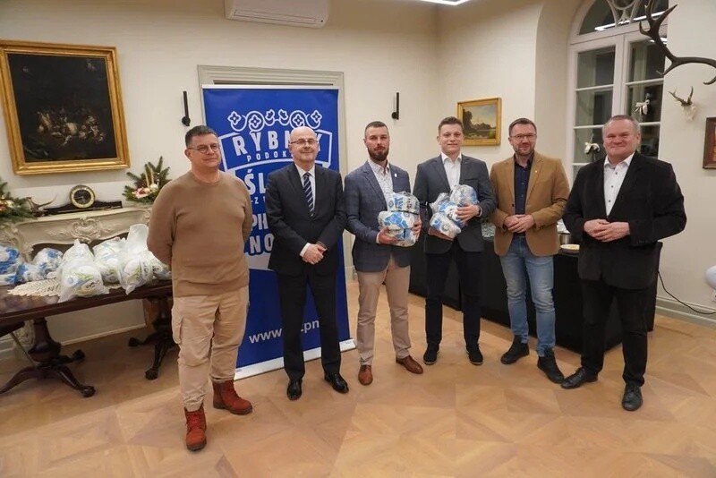 W pięknych wnętrzach Pałacu Baranowice odbyło się przedświąteczne spotkanie żorskiego środowiska piłkarskiego z władzami miasta oraz Podokręgu Rybnik Śląskiego Związku Piłki Nożnej / fot. UM Żory