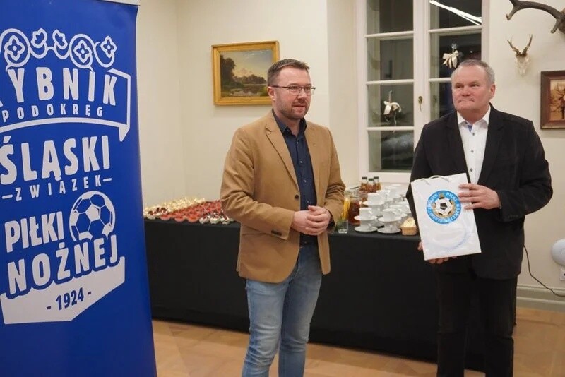 W pięknych wnętrzach Pałacu Baranowice odbyło się przedświąteczne spotkanie żorskiego środowiska piłkarskiego z władzami miasta oraz Podokręgu Rybnik Śląskiego Związku Piłki Nożnej / fot. UM Żory