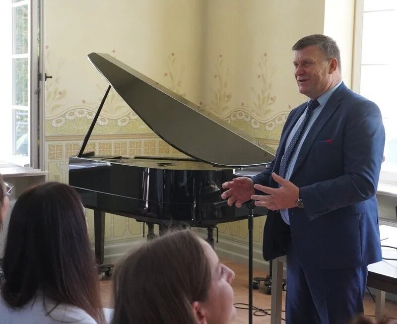 Z okazji obchodów Światowego Dnia Drzewa w Żorach zorganizowano wyjątkowe spotkanie warsztatowe w malowniczych wnętrzach Pałacu w Baranowicach / fot. UM Żory