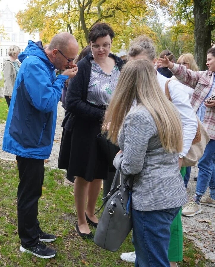 Z okazji obchodów Światowego Dnia Drzewa w Żorach zorganizowano wyjątkowe spotkanie warsztatowe w malowniczych wnętrzach Pałacu w Baranowicach / fot. UM Żory